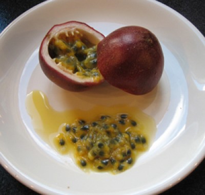 passionfruit_open_seeds_300.jpg