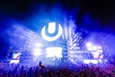 ultra-music-festival-miami-mmw-wmc-ultrafest-hd-wallpapers-pics-photos-main-stage-ultra-sign-light-up-live-act-night-dj-crowd-view.jpg