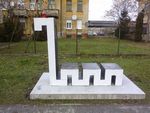 Gerilske skulpture ispred Kniferove rodne kuće u Vukovarskoj ulici