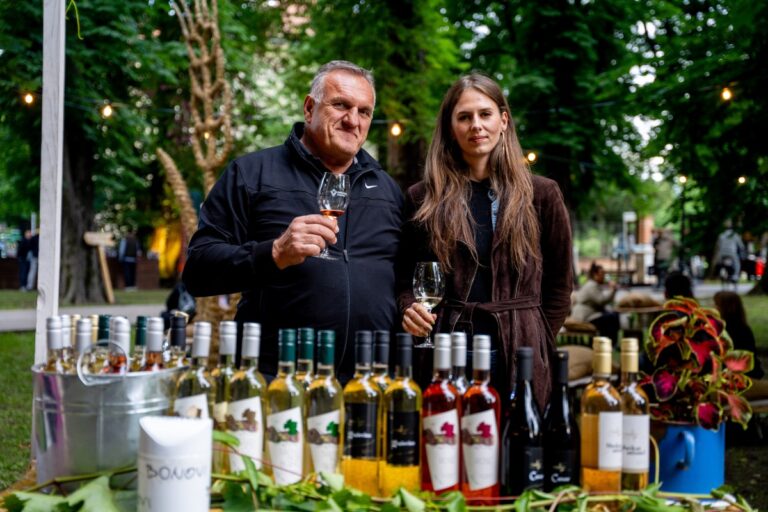 [FOTO] Večer vina i umjetnosti kao uvod u vinski mjesec u OBŽ