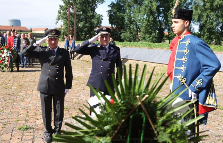 Položeni vijenci povodom Dana državnosti u Osijeku