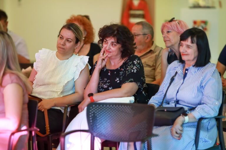 Predstavljena zbirka učiteljskih igrokaza “Plivamo na sceni”