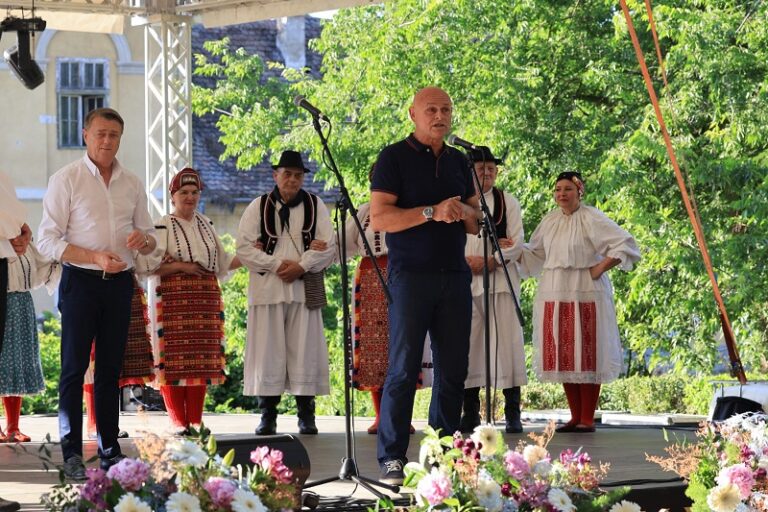 25. Međunarodni etno susreti: Baranja u punom sjaju ispred dvorca Eugena Savojskog