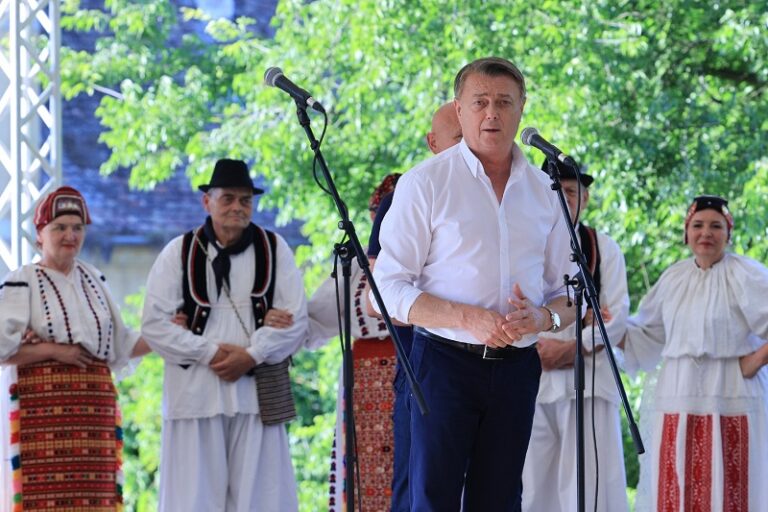 25. Međunarodni etno susreti: Baranja u punom sjaju ispred dvorca Eugena Savojskog