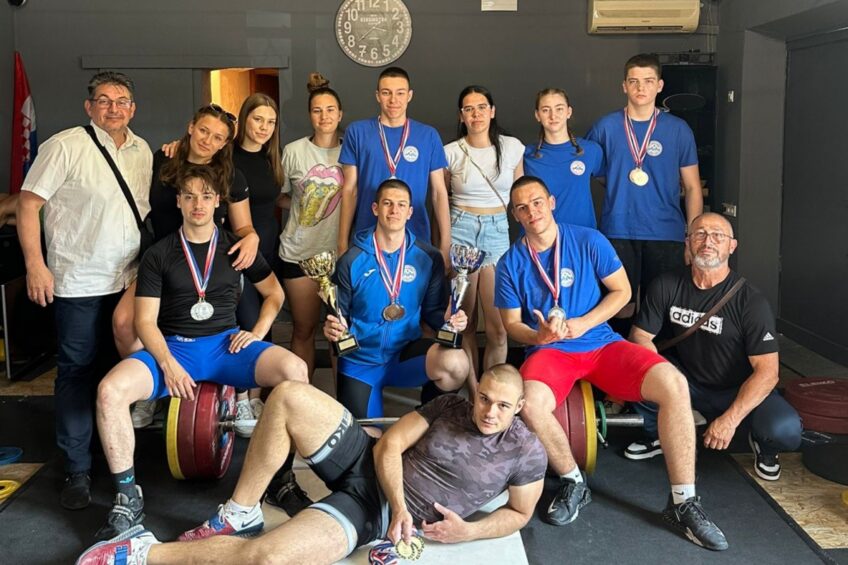 Slavonci briljirali na prvenstvu u Zadru: Dva pehara i 33 medalje za DK Slavonija!