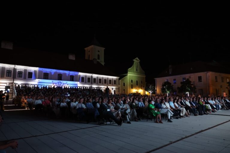 [FOTO] Osijek svečano otvorio jubilarno 25. Osječko ljeto kulture