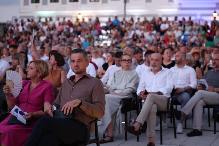[FOTO] Osijek svečano otvorio jubilarno 25. Osječko ljeto kulture