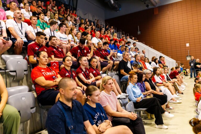 [FOTO] Sport ujedinjuje: EYOF otvoren u Osijeku, 500 mladih gimnastičara iz 40 zemalja stiglo u Gradski vrt