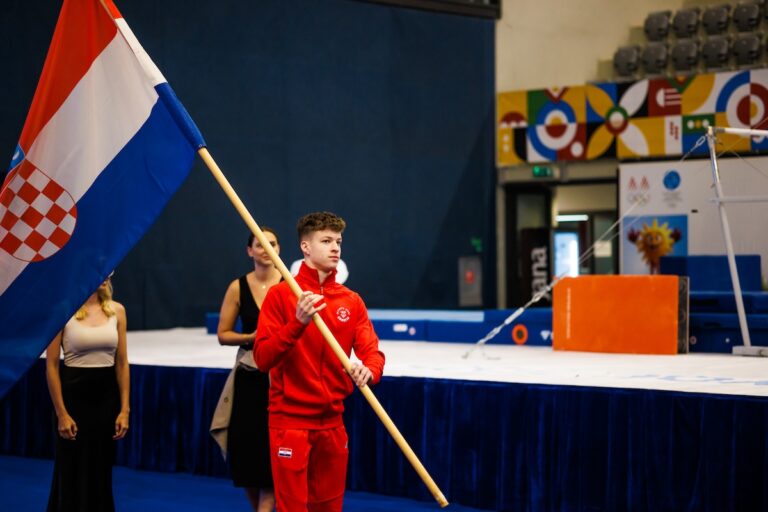 [FOTO] Sport ujedinjuje: EYOF otvoren u Osijeku, 500 mladih gimnastičara iz 40 zemalja stiglo u Gradski vrt