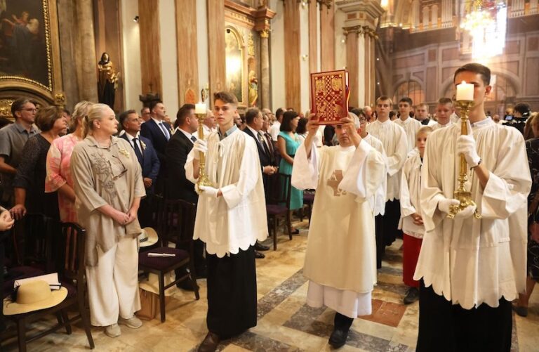 [FOTO] Bunjevački Hrvati proslavili 115. “Dužijancu” – spoj vjere, kulture i turizma
