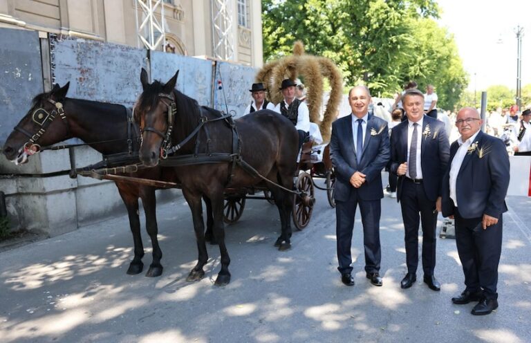 [FOTO] Bunjevački Hrvati proslavili 115. “Dužijancu” – spoj vjere, kulture i turizma
