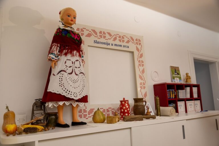 [FOTO] “Slavonija u mom srcu”: DOKKICA obilježila Međunarodni dan kulturne baštine uz djecu, učitelje i slavonsku tradiciju
