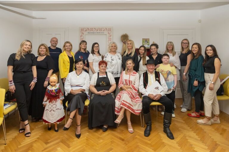 [FOTO] “Slavonija u mom srcu”: DOKKICA obilježila Međunarodni dan kulturne baštine uz djecu, učitelje i slavonsku tradiciju