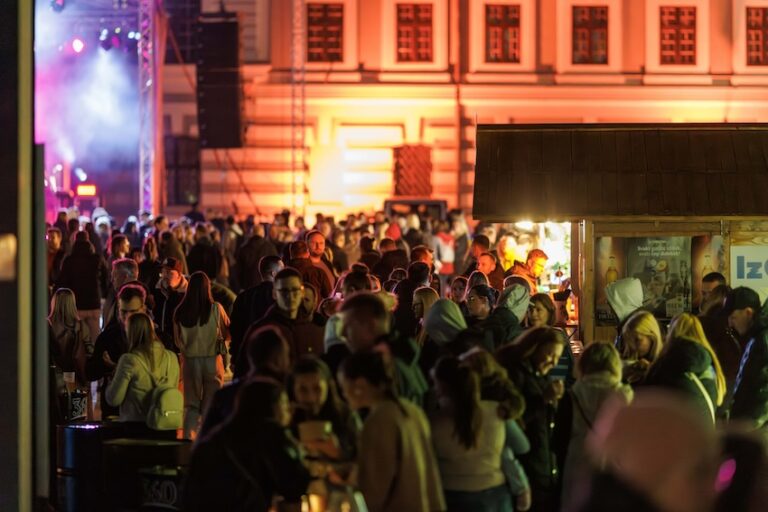 Osijek u znaku hedonizma: krenuo HeadOnEast s glazbom, vinom i umjetnošću
