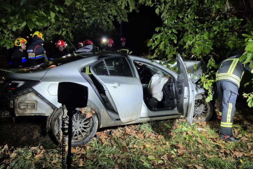 Tragična nesreća u Petrijevcima: 20-godišnjak poginuo nakon slijetanja automobila s ceste