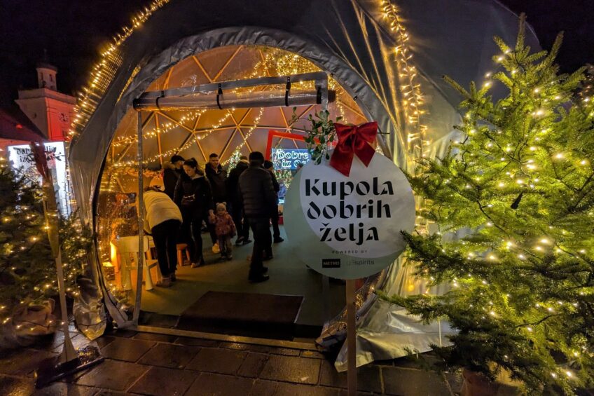 [FOTO] Čarolija u Tvrđi: Advent otvoren uz glazbu, dobre želje i blagdanski sjaj