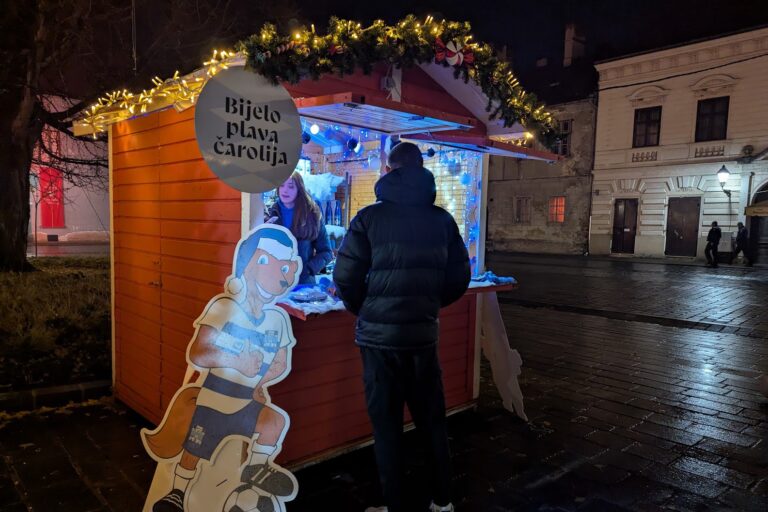 [FOTO] Čarolija u Tvrđi: Advent otvoren uz glazbu, dobre želje i blagdanski sjaj