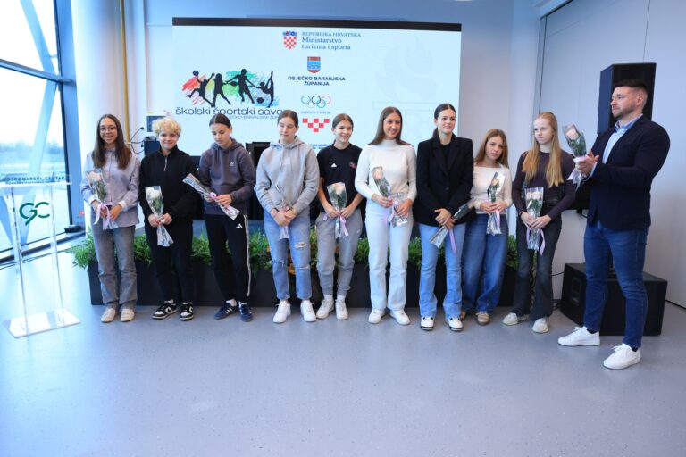 Županija ulaže u sport: 81.900 eura vrijedna oprema stigla u škole i klubove OBŽ-a