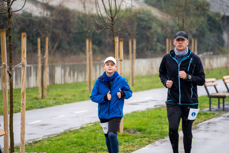 [FOTO] Unatoč kiši, Osječani trčali i pomogli bolnici: Humanitarna utrka “Osijek trči” uspješno održana