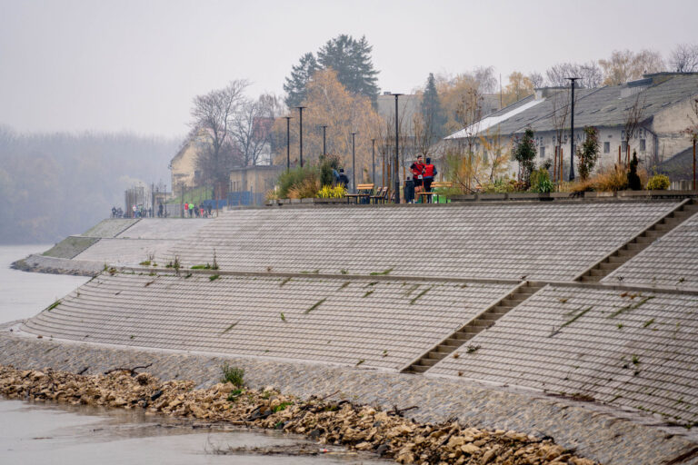 [FOTO] Unatoč kiši, Osječani trčali i pomogli bolnici: Humanitarna utrka “Osijek trči” uspješno održana