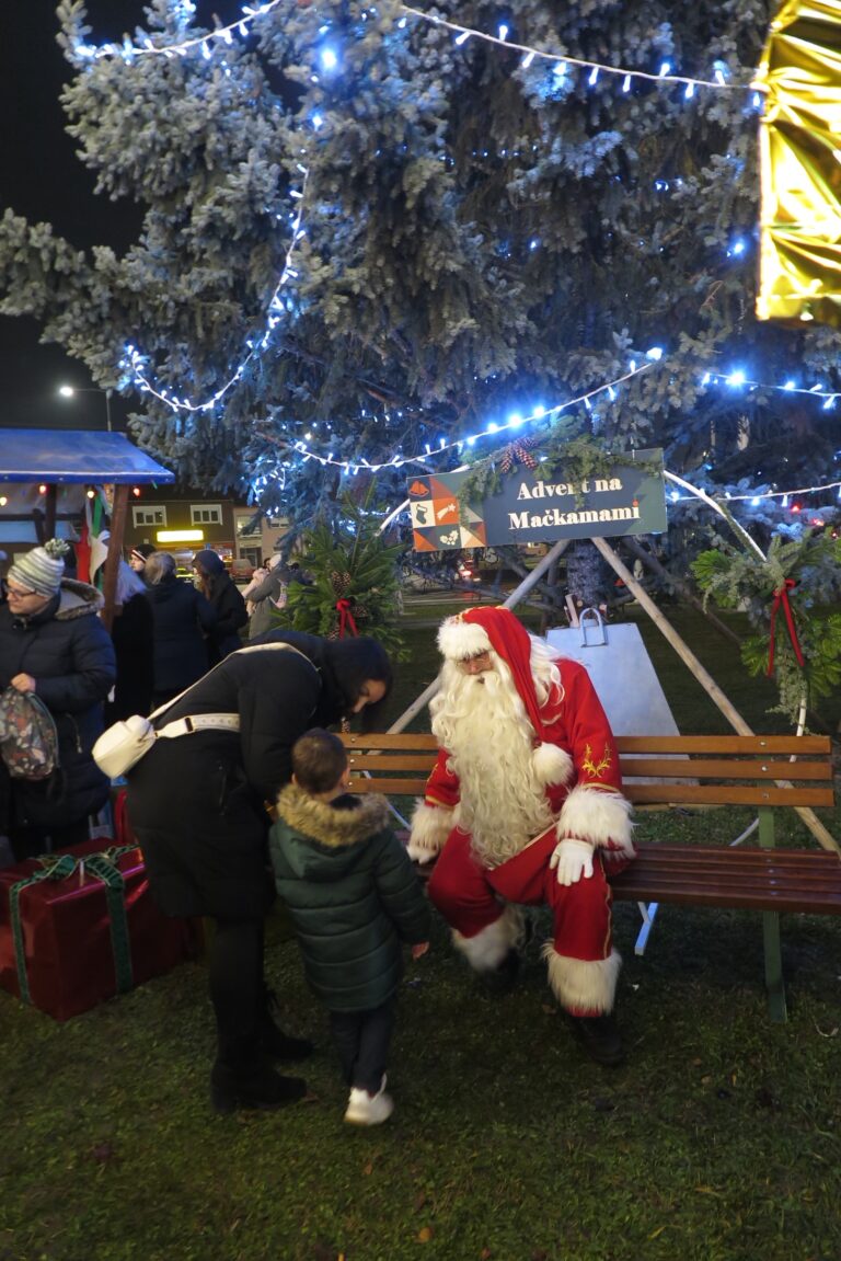 [FOTO] Tople note i osmijesi: Treći Advent na Mačkamami oduševio posjetitelje