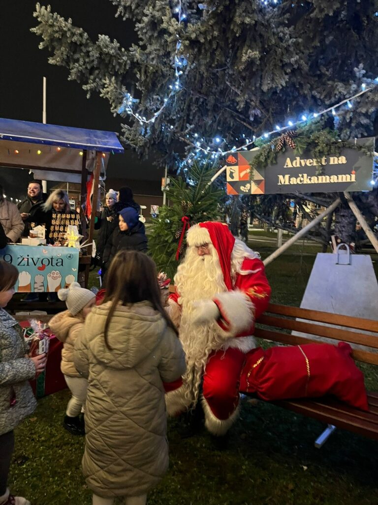 [FOTO] Tople note i osmijesi: Treći Advent na Mačkamami oduševio posjetitelje