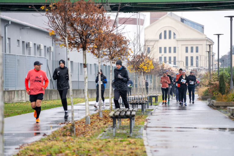 [FOTO] Unatoč kiši, Osječani trčali i pomogli bolnici: Humanitarna utrka “Osijek trči” uspješno održana