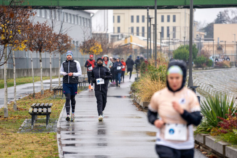 [FOTO] Unatoč kiši, Osječani trčali i pomogli bolnici: Humanitarna utrka “Osijek trči” uspješno održana