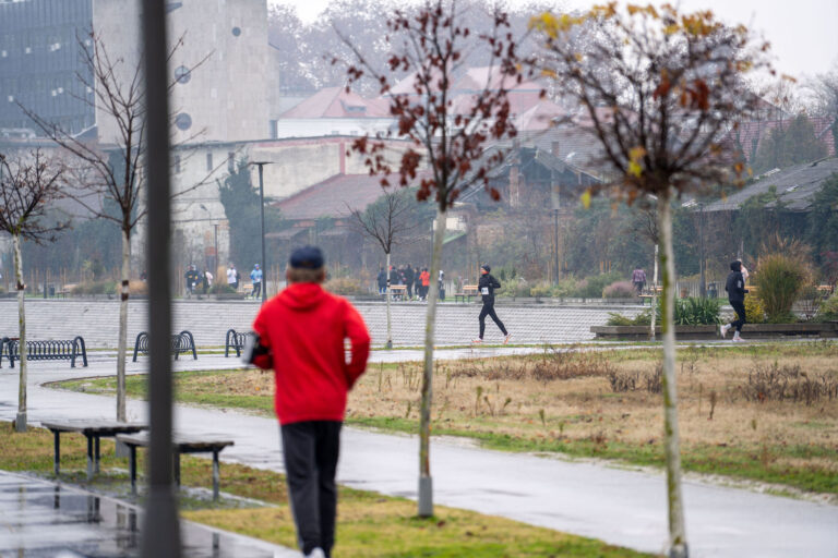 [FOTO] Unatoč kiši, Osječani trčali i pomogli bolnici: Humanitarna utrka “Osijek trči” uspješno održana