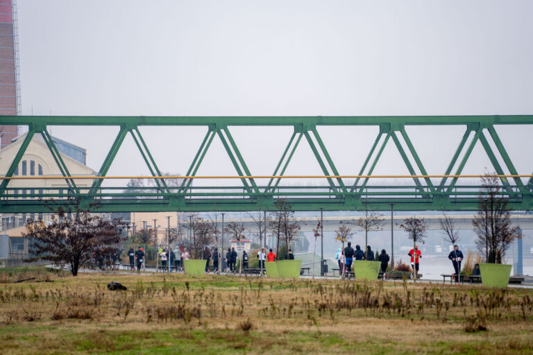 [FOTO] Unatoč kiši, Osječani trčali i pomogli bolnici: Humanitarna utrka “Osijek trči” uspješno održana