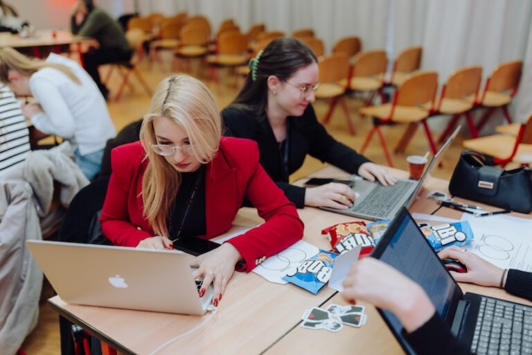 Orqin izazov na EFOS-u: studenti rješavali stvarni poslovni problem i osvojili 1500 eura