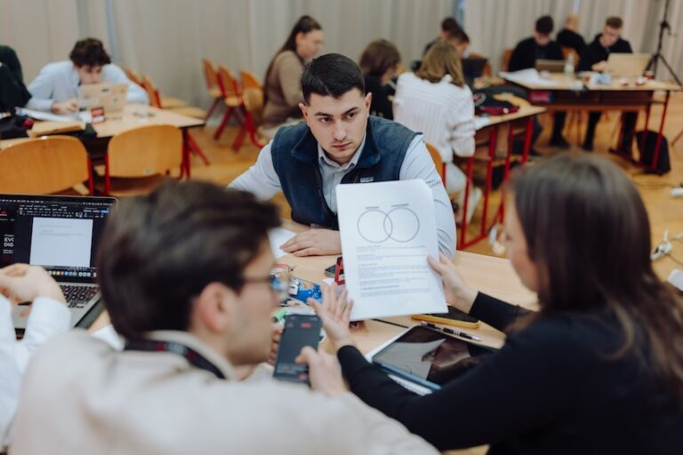 Orqin izazov na EFOS-u: studenti rješavali stvarni poslovni problem i osvojili 1500 eura