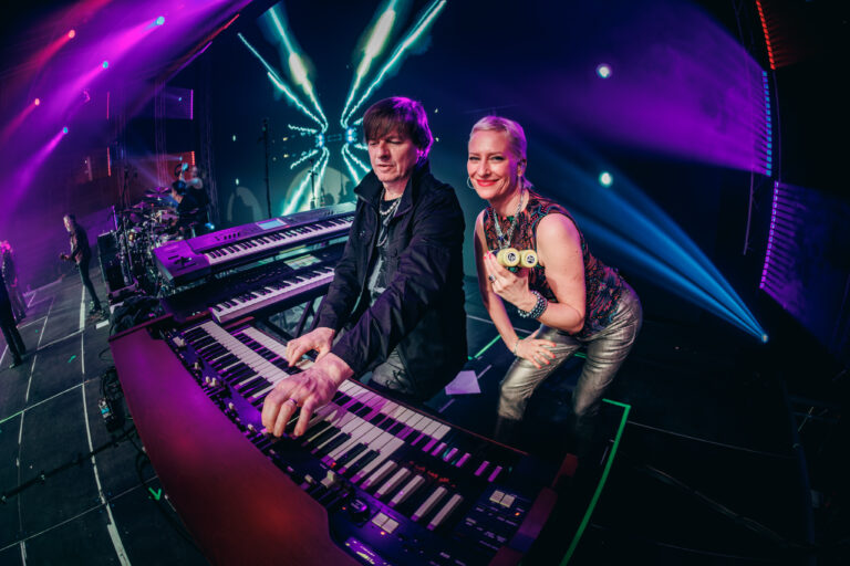[FOTO] Emocija, zajedništvo i rock’n’roll: Parni Valjak oduševio u Gradski vrt