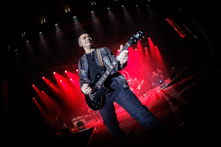 [FOTO] Emocija, zajedništvo i rock’n’roll: Parni Valjak oduševio u Gradski vrt