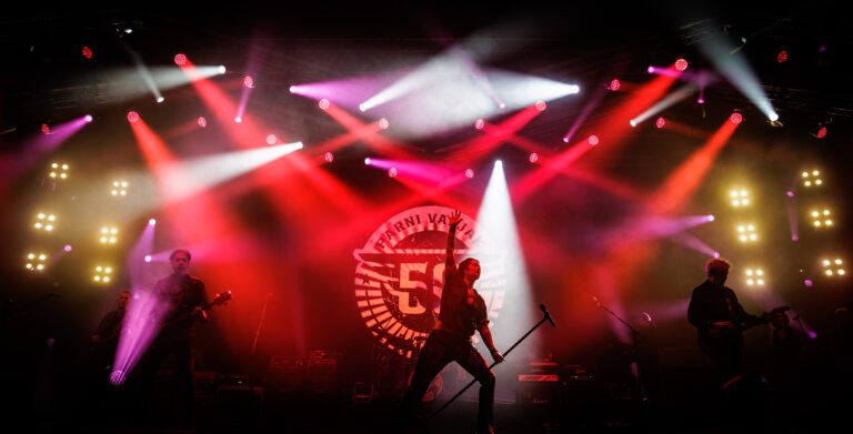 [FOTO] Emocija, zajedništvo i rock’n’roll: Parni Valjak oduševio u Gradski vrt