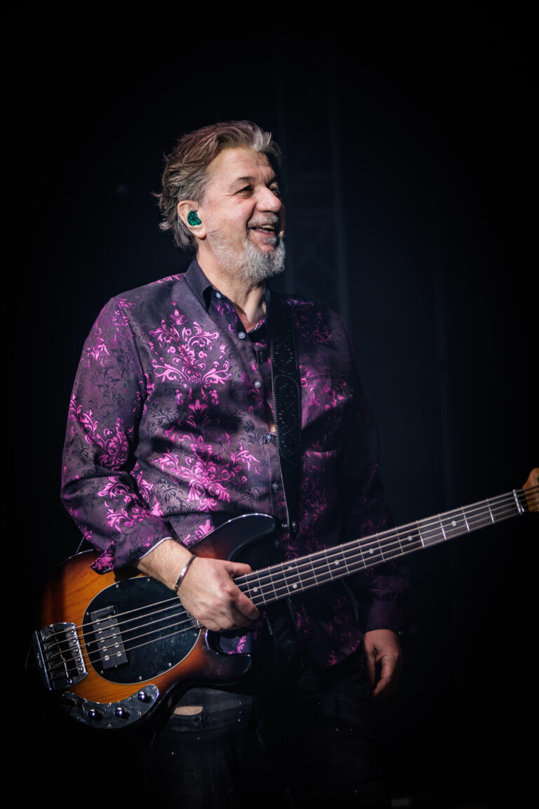 [FOTO] Emocija, zajedništvo i rock’n’roll: Parni Valjak oduševio u Gradski vrt
