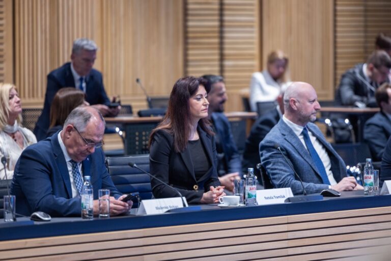 Đakovo dobiva moderniju školu: potpisan ugovor za rekonstrukciju i dogradnju