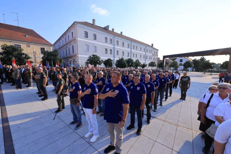 Osijek se prisjetio svojih heroja: Obilježen Dan branitelja i 35 godina 106. brigade