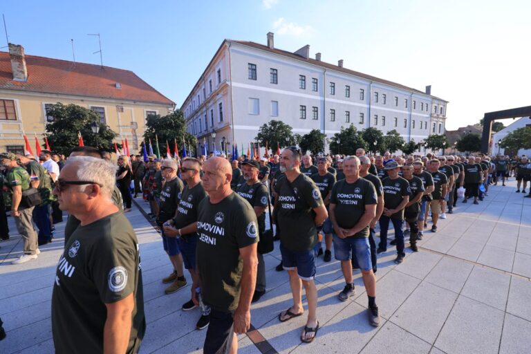 Osijek se prisjetio svojih heroja: Obilježen Dan branitelja i 35 godina 106. brigade