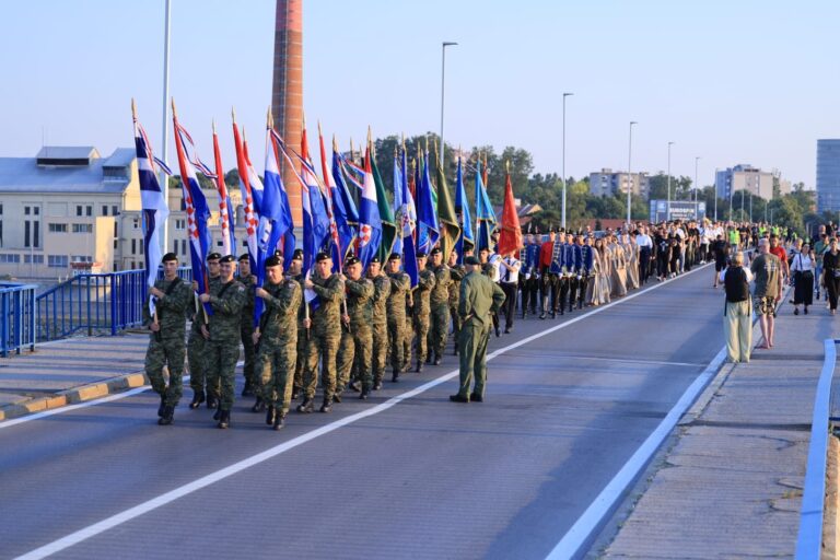 Osijek se prisjetio svojih heroja: Obilježen Dan branitelja i 35 godina 106. brigade