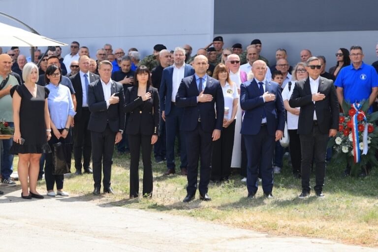 Prije 35 godina u noćnom granatiranju poginula šestorica Tigrova: odana im je počast kod Dalja