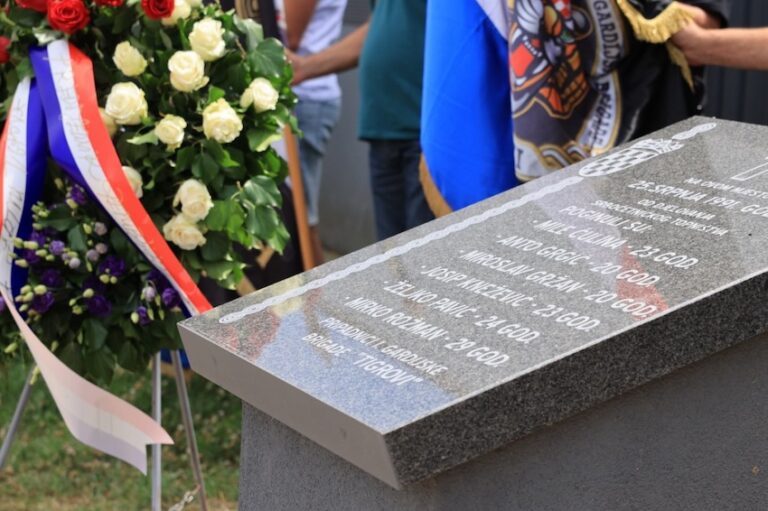 Prije 35 godina u noćnom granatiranju poginula šestorica Tigrova: odana im je počast kod Dalja