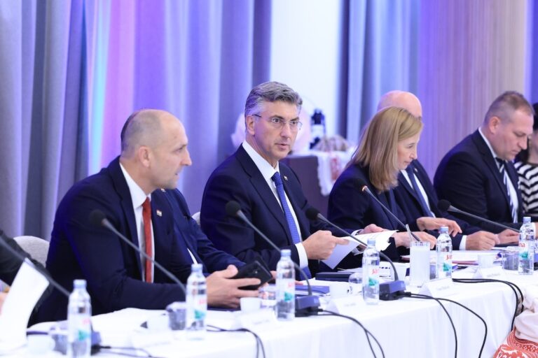 Prva sjednica Vijeća za regionalni razvoj u Đakovu obilježena ugovorima vrijednim 409 milijuna eura