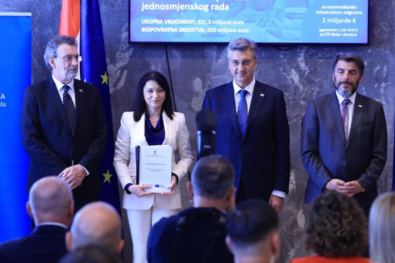Prva sjednica Vijeća za regionalni razvoj u Đakovu obilježena ugovorima vrijednim 409 milijuna eura