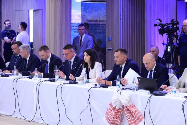 Prva sjednica Vijeća za regionalni razvoj u Đakovu obilježena ugovorima vrijednim 409 milijuna eura