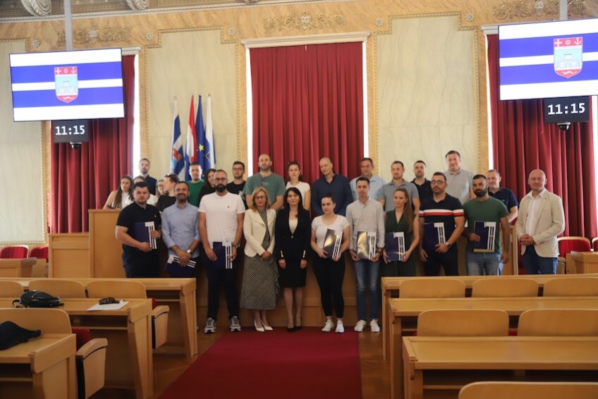 Osječko-baranjska županija dodijelila još 33 potpore mladim obiteljima za stambeno zbrinjavanje