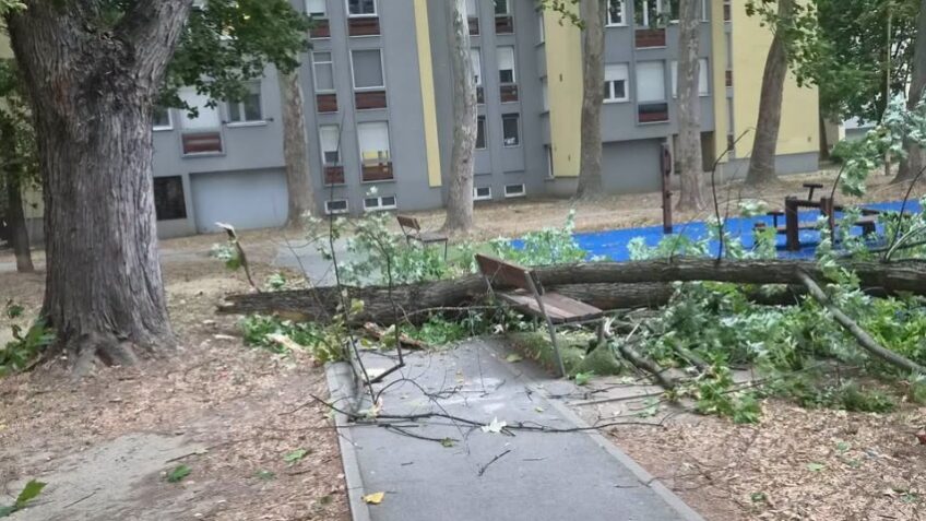[FOTO] Snažna oluja poharala županiju: Vatrogasci imali 42 intervencije, Centar 112 zatrpan pozivima