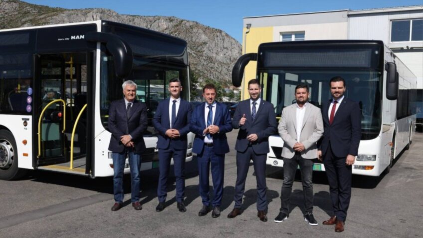 Osijek obnovio vozni park, a dva autobusa darovao Mostaru