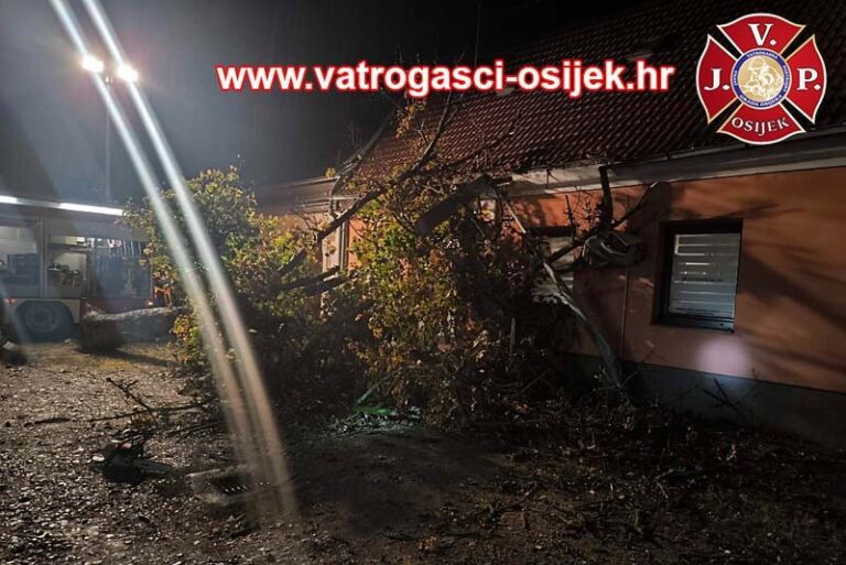 [FOTO] Snažna oluja poharala županiju: Vatrogasci imali 42 intervencije, Centar 112 zatrpan pozivima