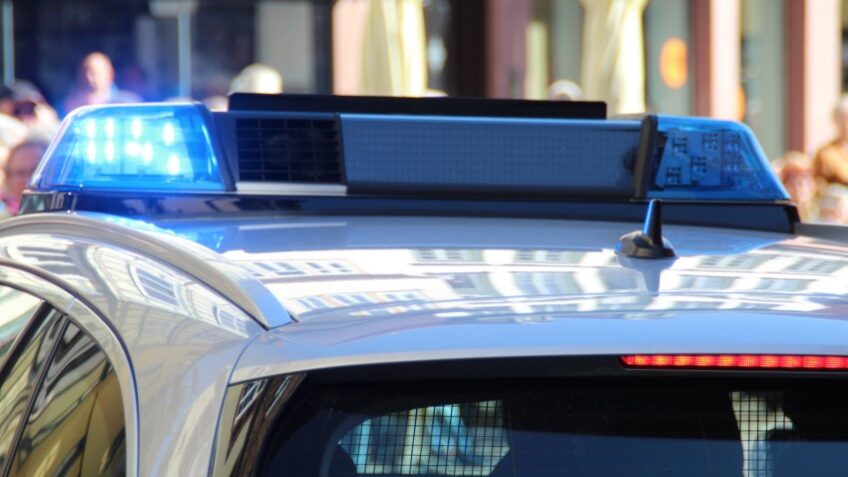 Nije stao na STOP: Kamion udario u auto, 84-godišnjak poginuo